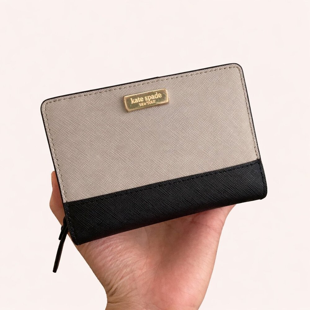 Kate Spade Small L-Zip Bifold Wallet – Greige/Black Saffiano Leather EUC